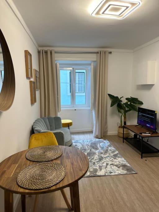 Stylish Renovated Apartment In Chiado Lisboa Eksteriør bilde