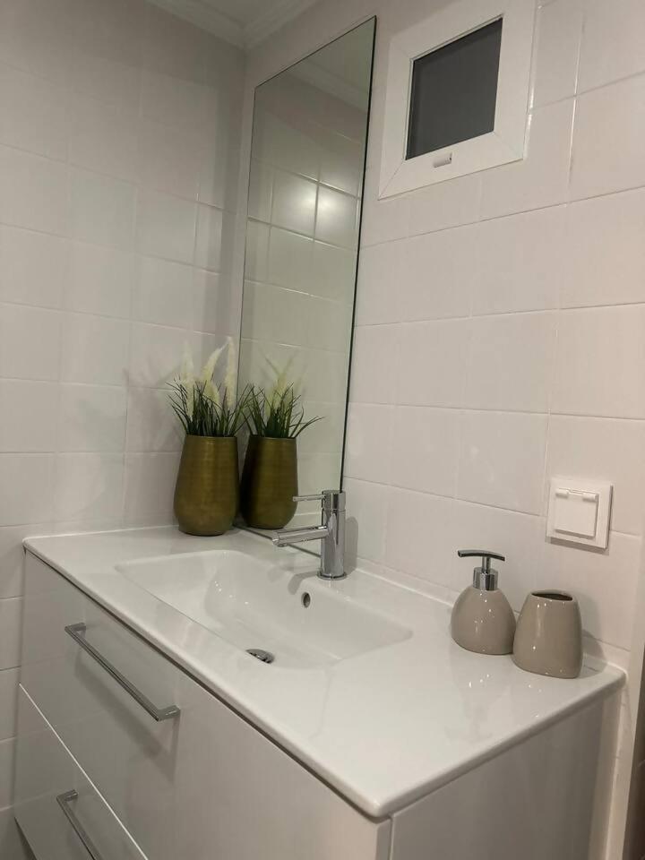 Stylish Renovated Apartment In Chiado Lisboa Eksteriør bilde